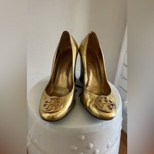 Tory Burch gold wedges size 8.5